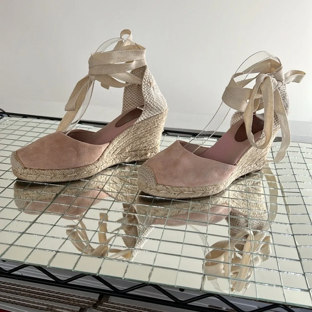 Andre Assous Sz 39 Wedge Espadrille Suede Jute Wrap Around Sandal